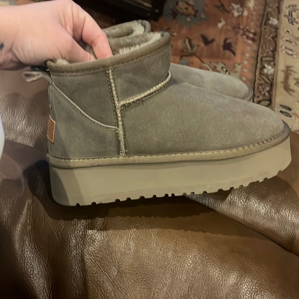 Ugg ultra mini platform soles size 5.5